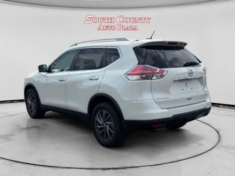 Another view of 2016 Nissan Rogue SL for sale in St. Louis, MO at South County Auto Plaza