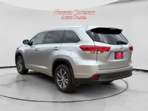 Another view of 2018 Toyota Highlander XLE for sale in St. Louis, MO at South County Auto Plaza