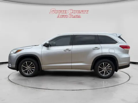 Photos of 2018 Toyota Highlander XLE for sale in St. Louis, MO at South County Auto Plaza