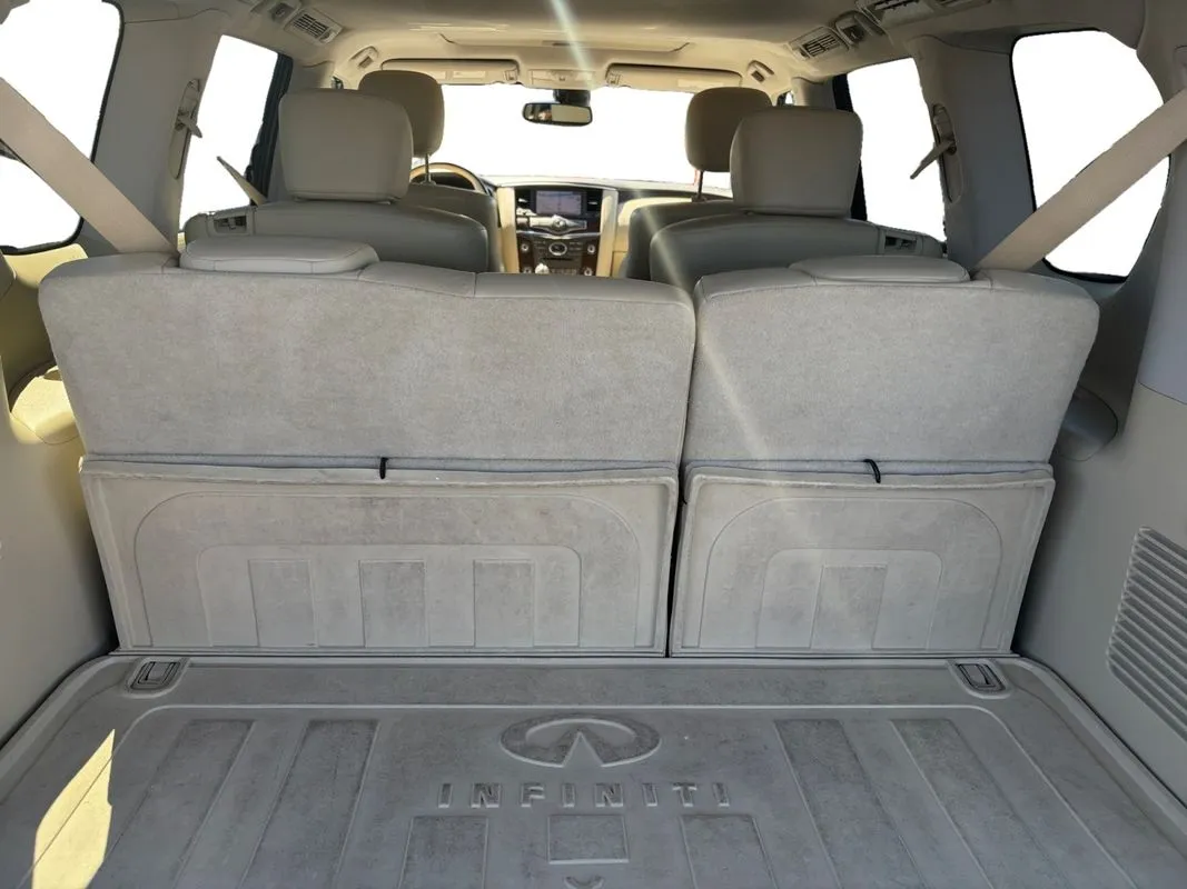 Infiniti QX80 photo 19