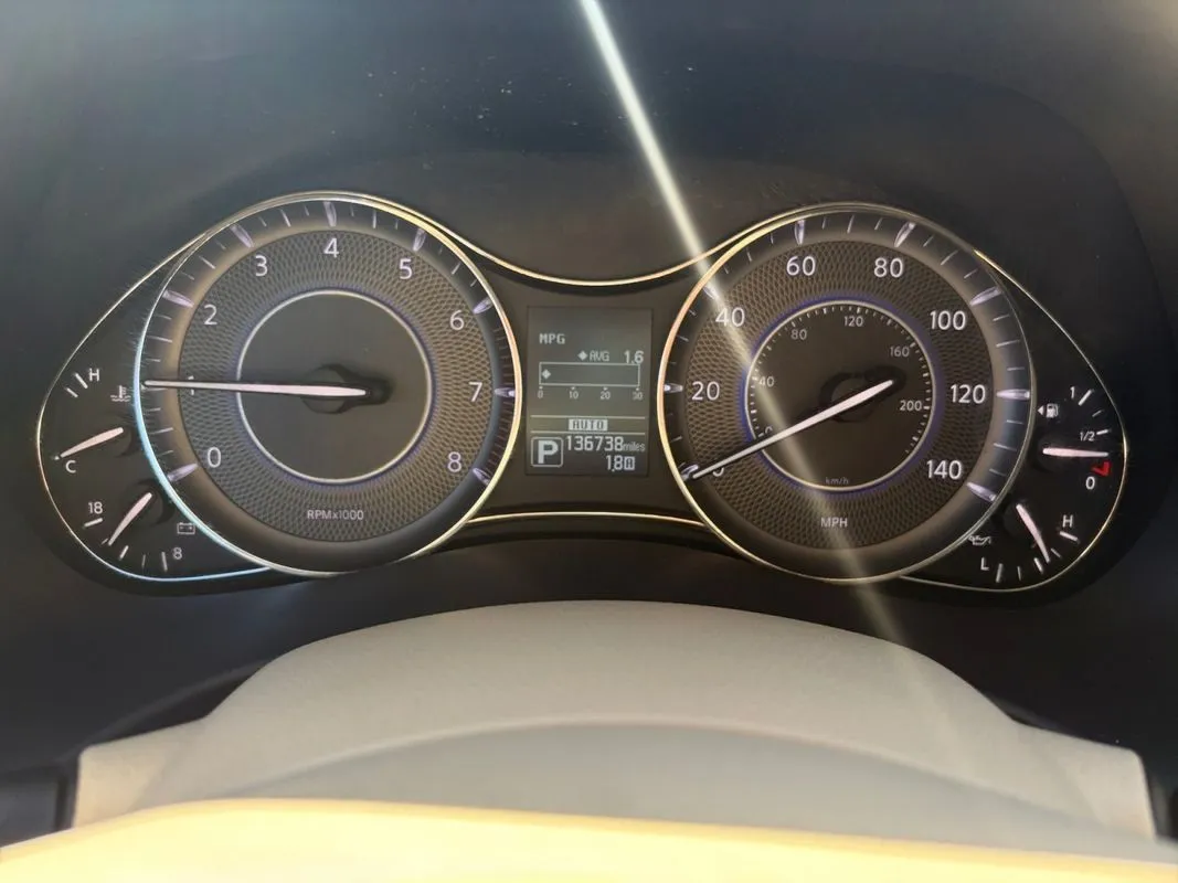 Infiniti QX80 photo 16