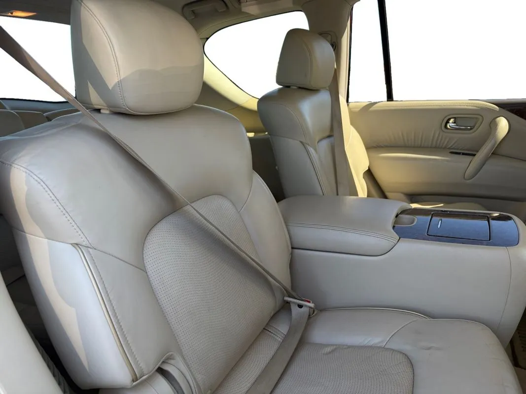 Infiniti QX80 photo 18