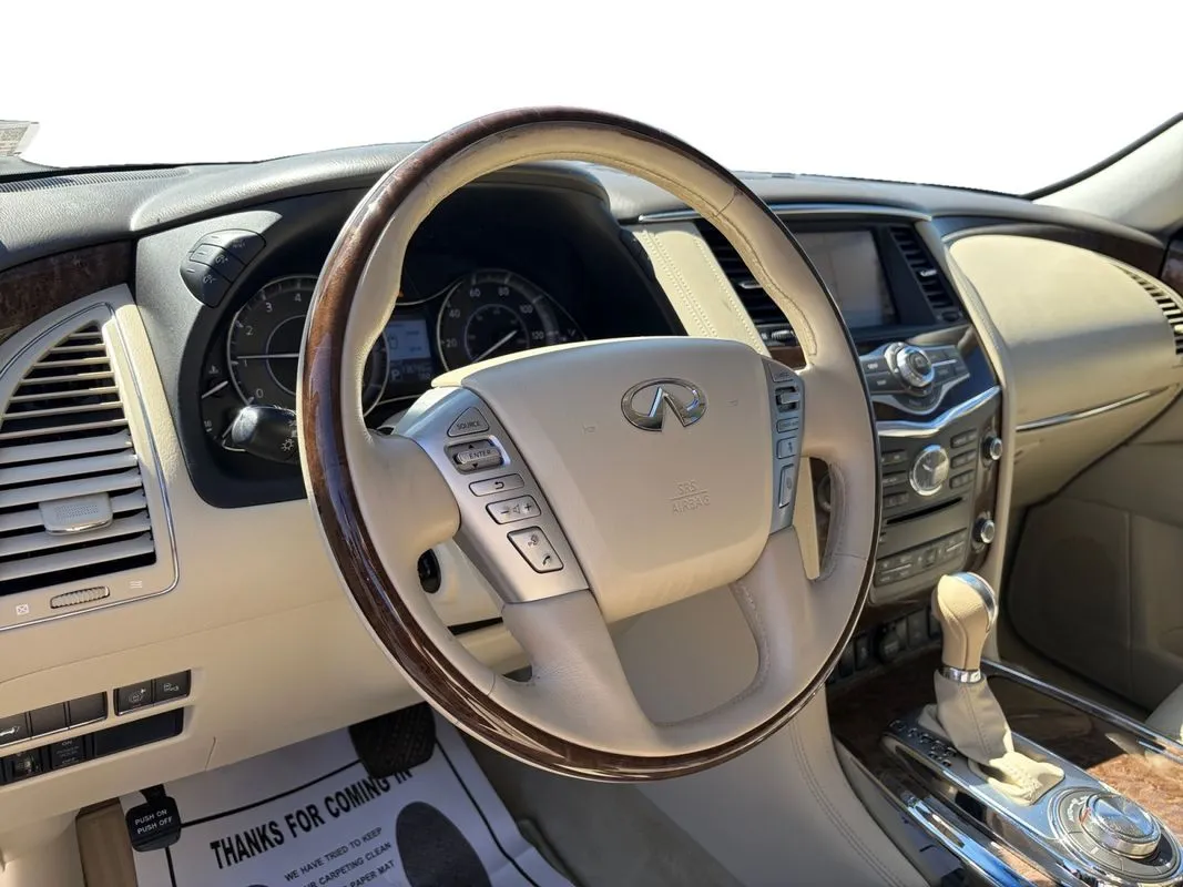 Infiniti QX80 photo 11