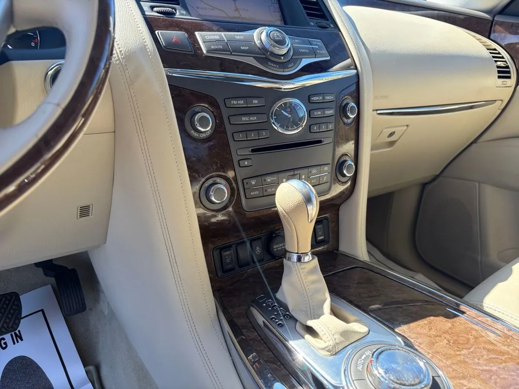 Infiniti QX80 photo 12