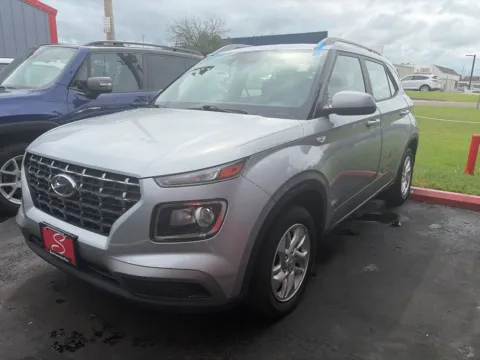 Silver 2020 Hyundai Venue SEL for sale in St. Louis, MO