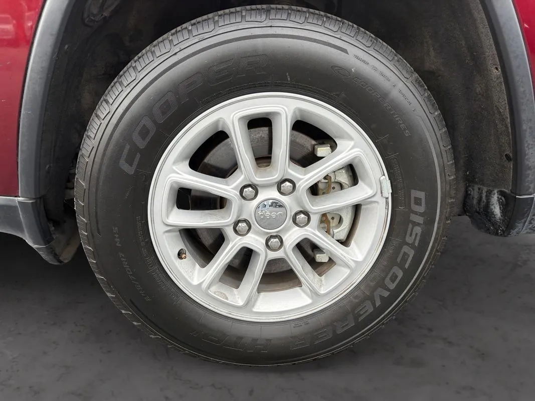Jeep Grand Cherokee photo 9
