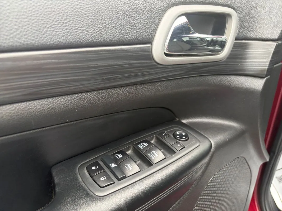 Jeep Grand Cherokee photo 16