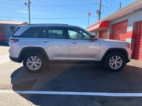 Unknown 2023 Jeep Grand Cherokee Limited 4x4 for sale in St. Louis, MO