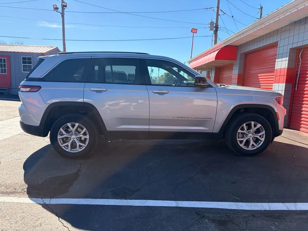 2023 Jeep Grand Cherokee Limited 4x4 for sale in St. Louis, MO