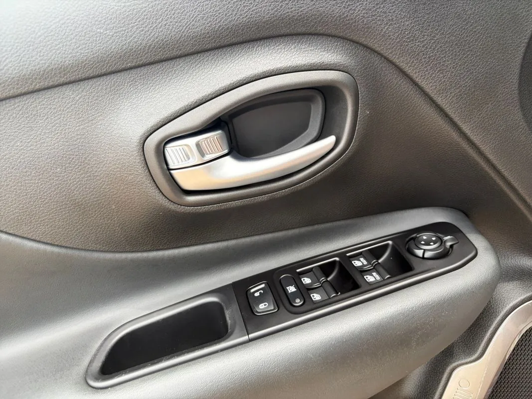 Jeep Renegade photo 16