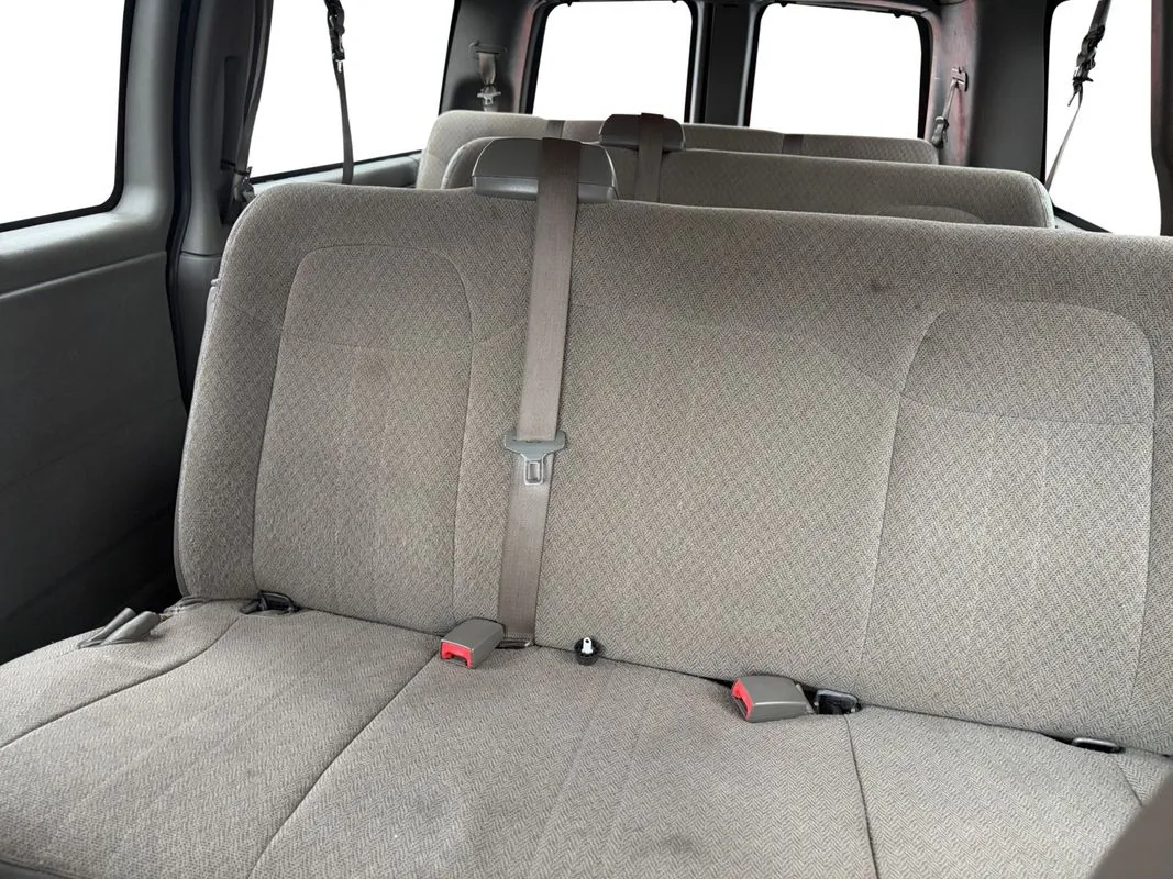 Chevrolet Express photo 13