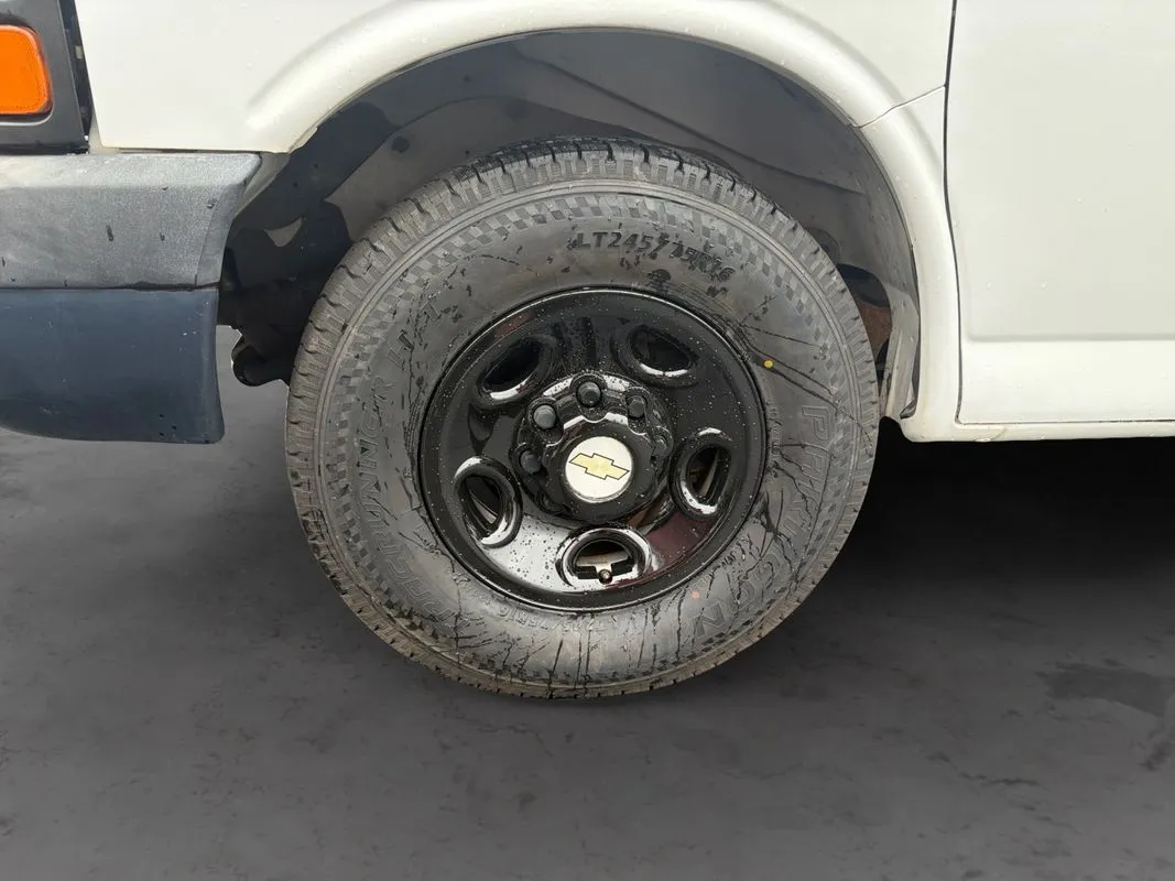Chevrolet Express photo 9