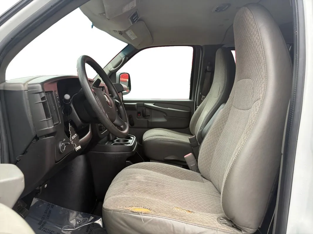 Chevrolet Express photo 10