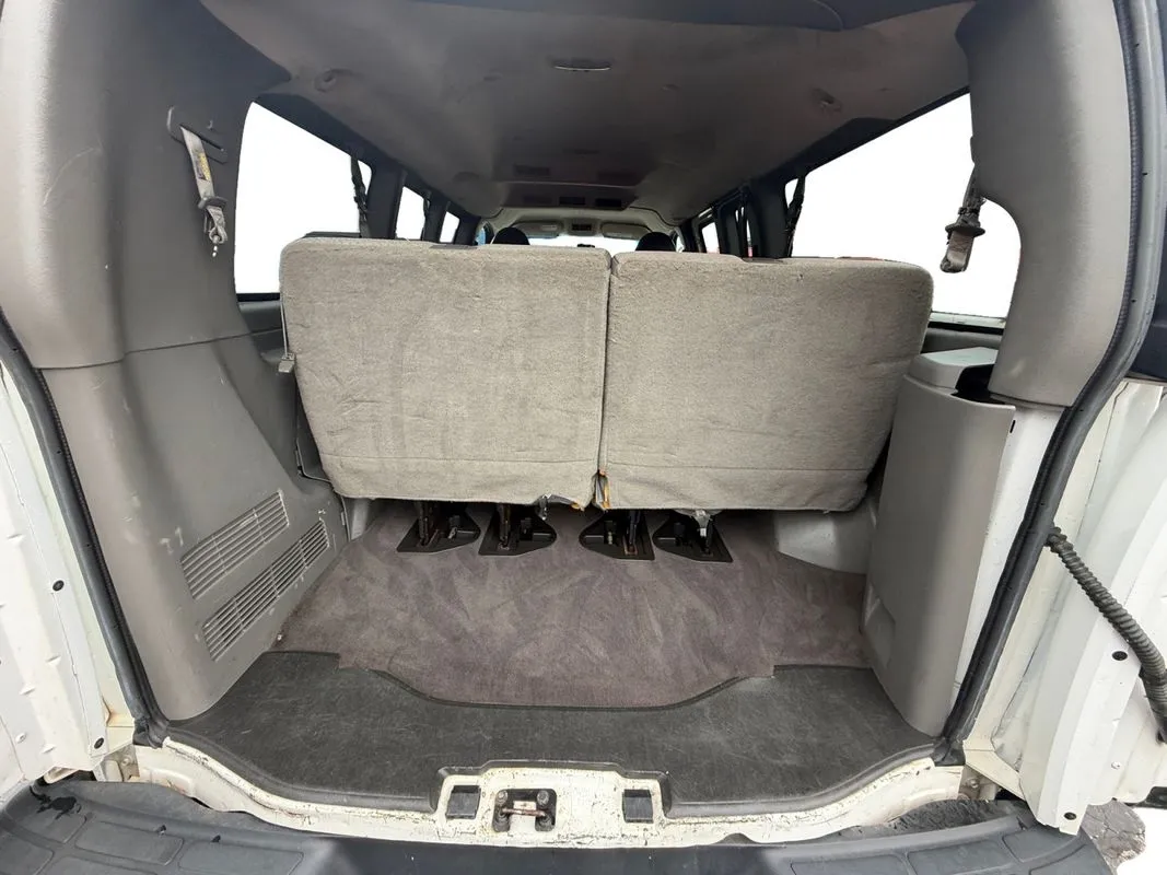 Chevrolet Express photo 17