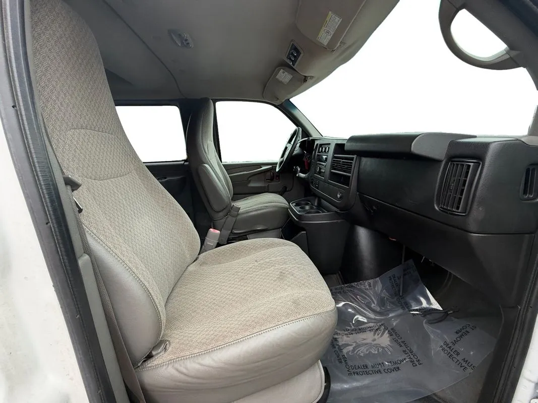 Chevrolet Express photo 15