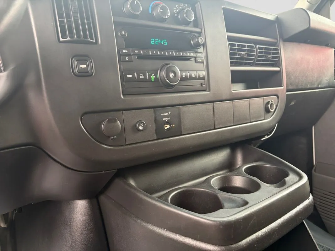 Chevrolet Express photo 12