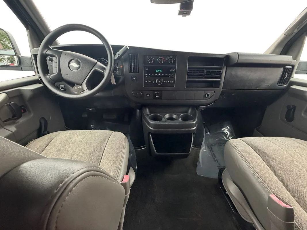 Chevrolet Express photo 14