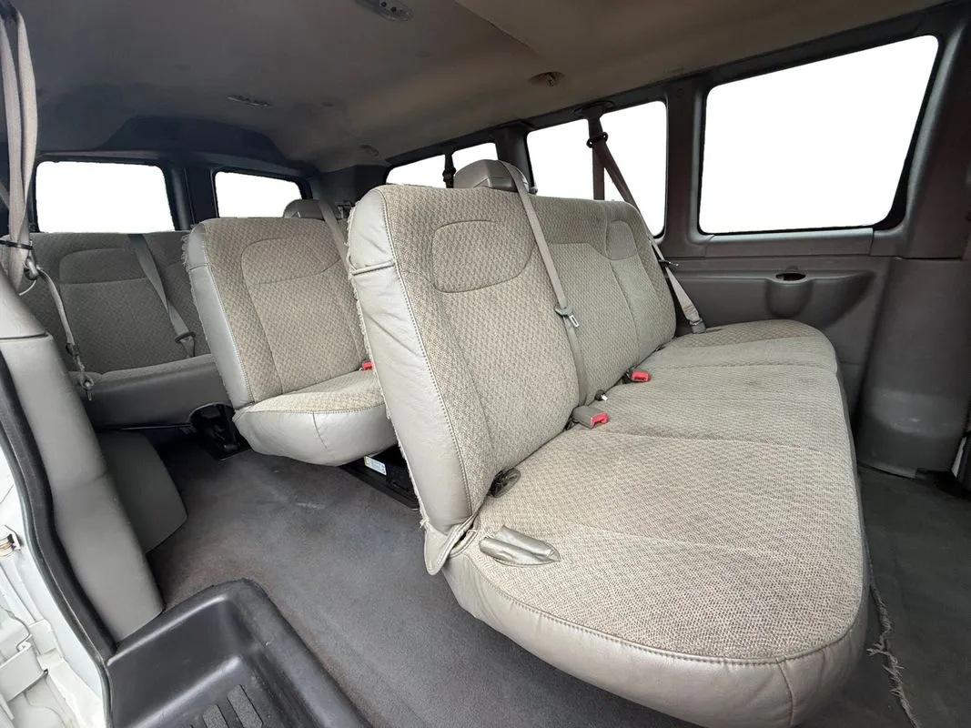 Chevrolet Express photo 16