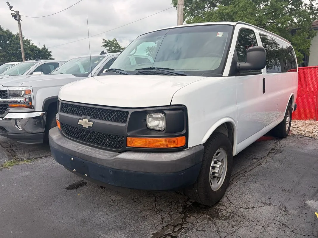 2013 Chevrolet Express 2500 LS's photo