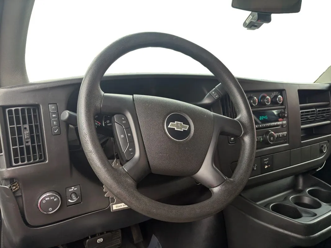 Chevrolet Express photo 11