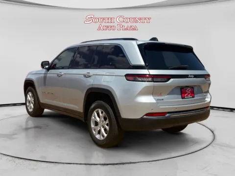 Another view of 2023 Jeep Grand Cherokee Limited 4x4 for sale in St. Louis, MO at South County Auto Plaza