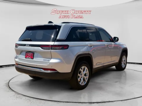 More photos of 2023 Jeep Grand Cherokee Limited 4x4 at South County Auto Plaza, MO