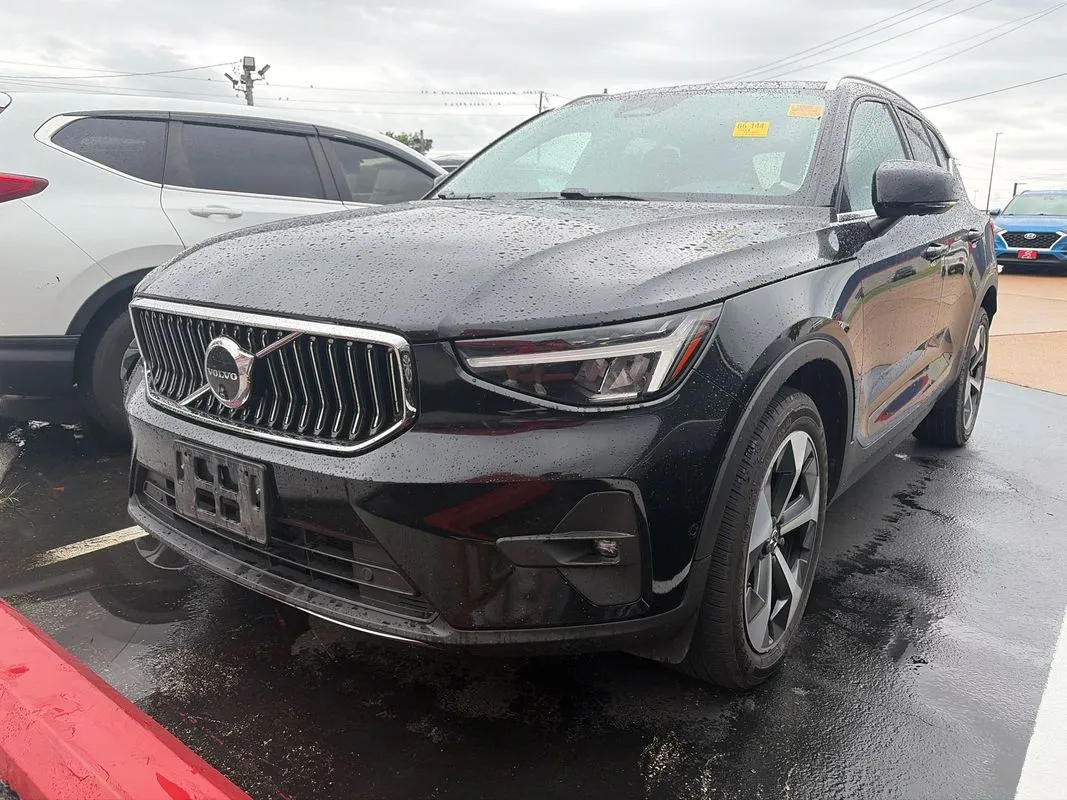 Black 2024 Volvo XC40 B5 Plus Bright Theme for sale in St. Louis, MO
