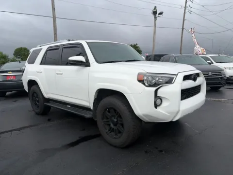 White 2018 Toyota 4Runner SR5 for sale in St. Louis, MO