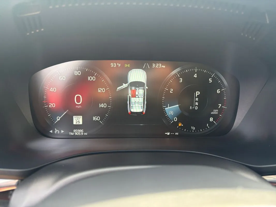 Volvo XC60 photo 16