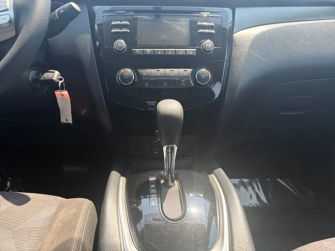 Nissan Rogue photo 12