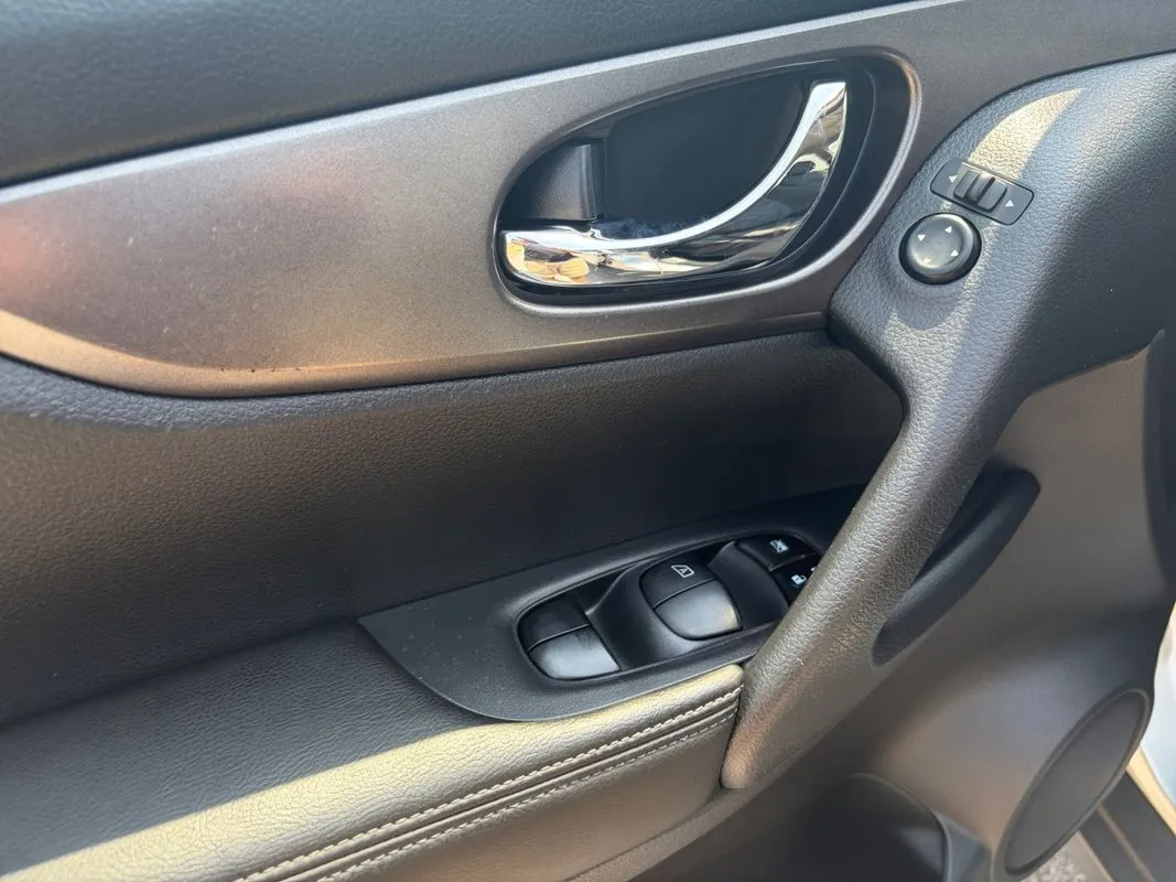 Nissan Rogue photo 16