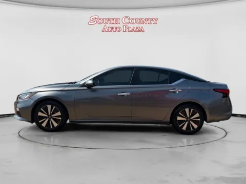 Photos of 2021 Nissan Altima SV FWD for sale in St. Louis, MO at South County Auto Plaza