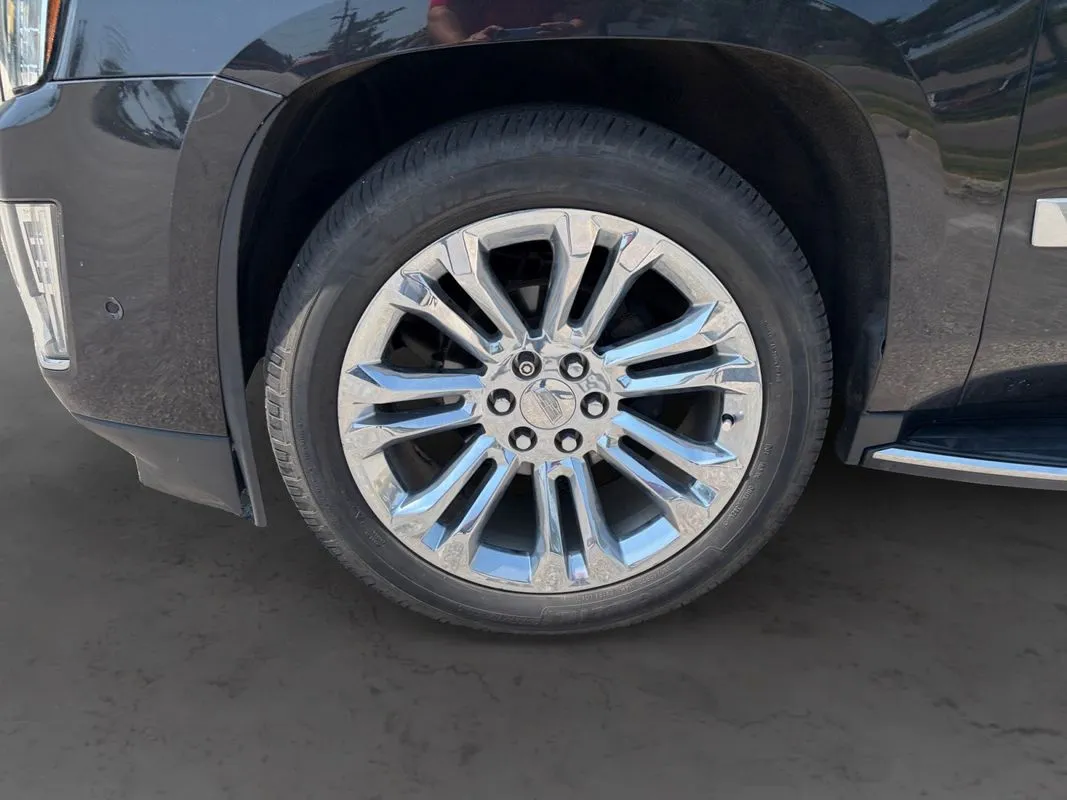 Cadillac Escalade ESV photo 9