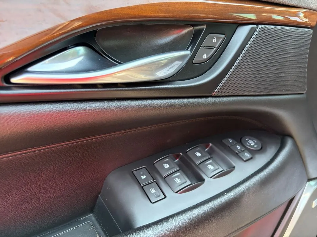 Cadillac Escalade ESV photo 17