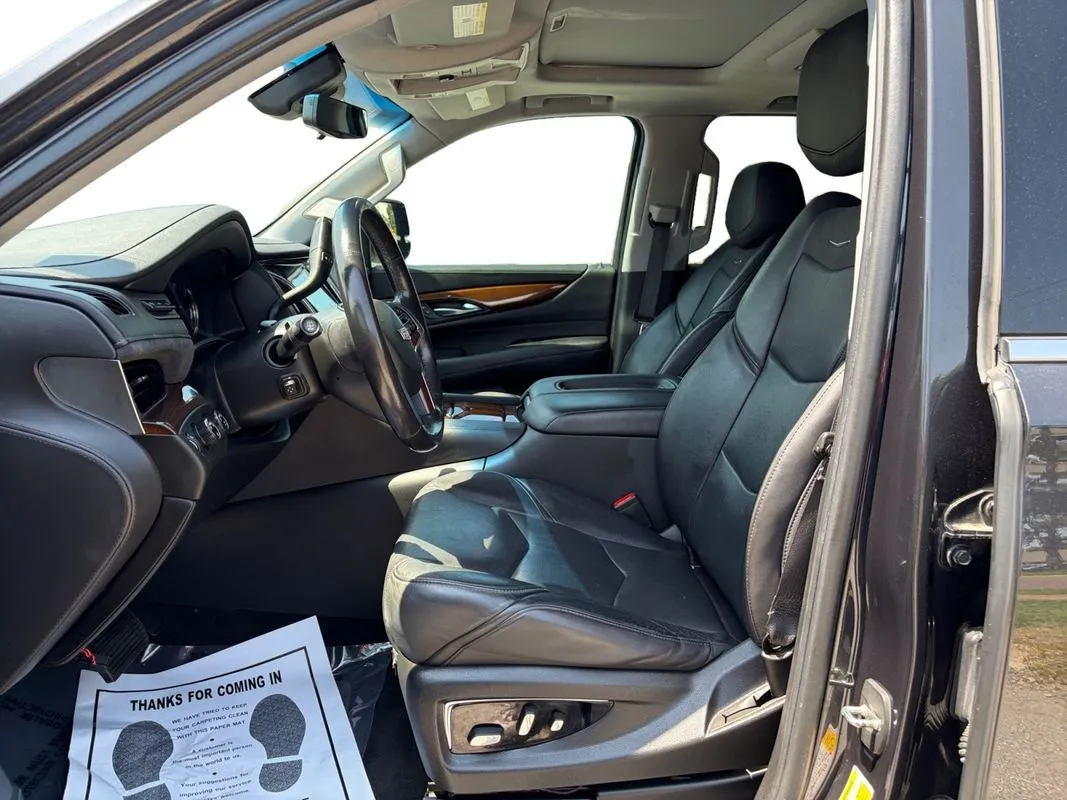 Cadillac Escalade ESV photo 10