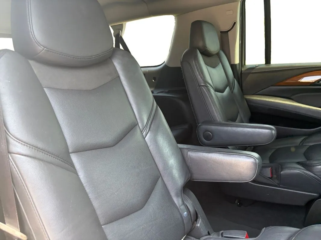 Cadillac Escalade ESV photo 18