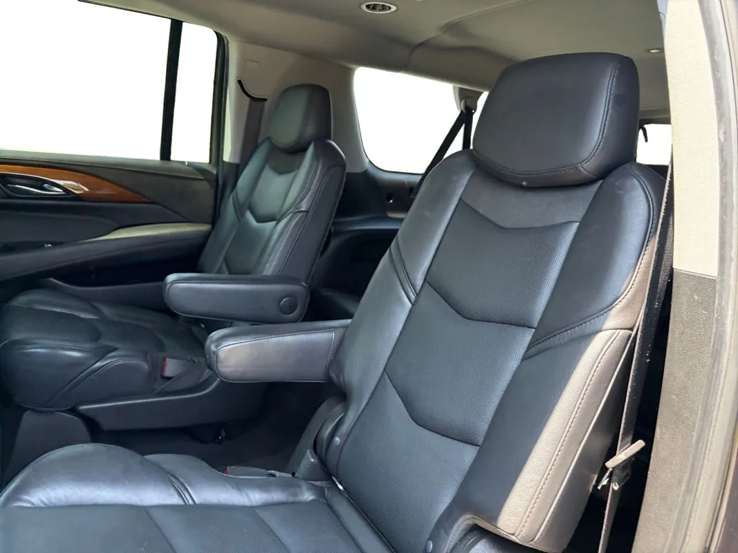 Cadillac Escalade ESV photo 13