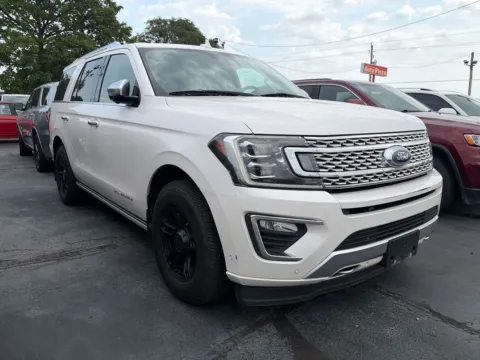Photos of 2019 Ford Expedition Platinum for sale in St. Louis, MO at South County Auto Plaza