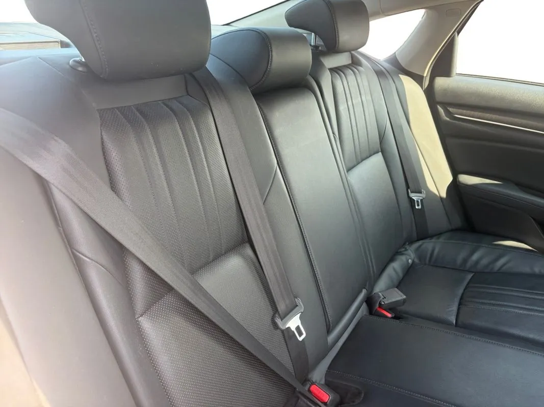 Honda Accord photo 18