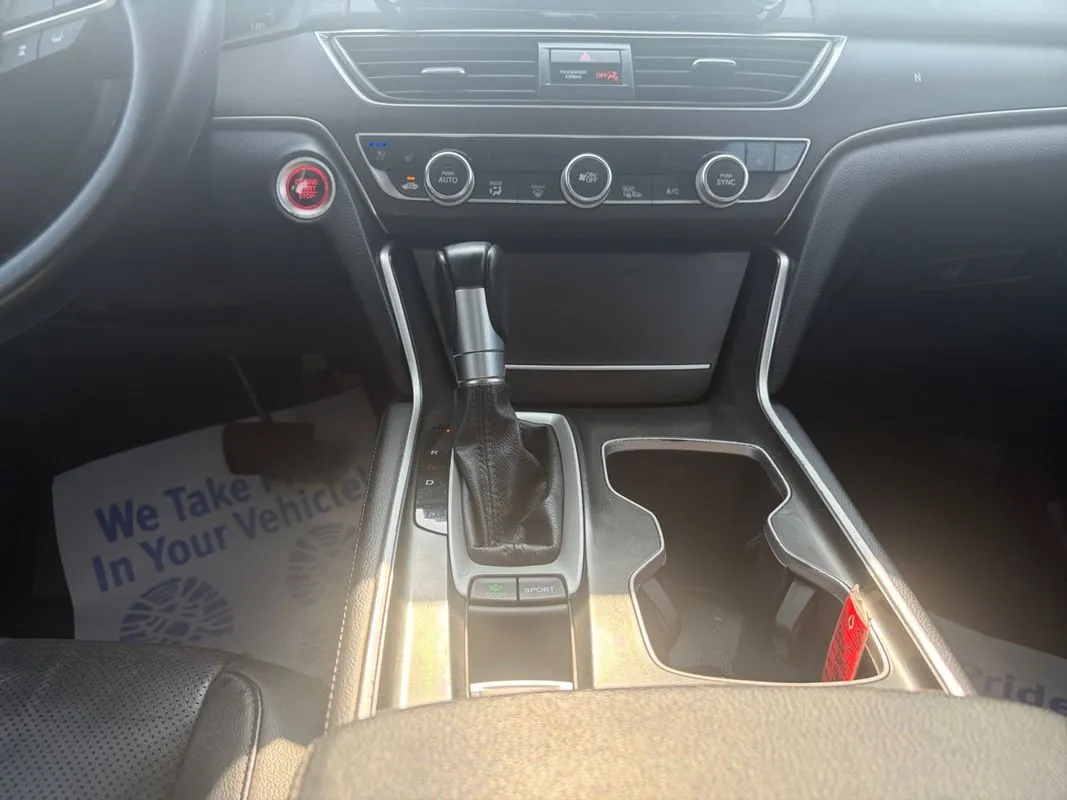 Honda Accord photo 12