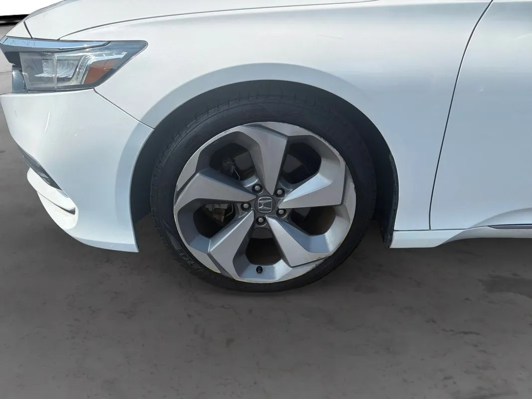 Honda Accord photo 9