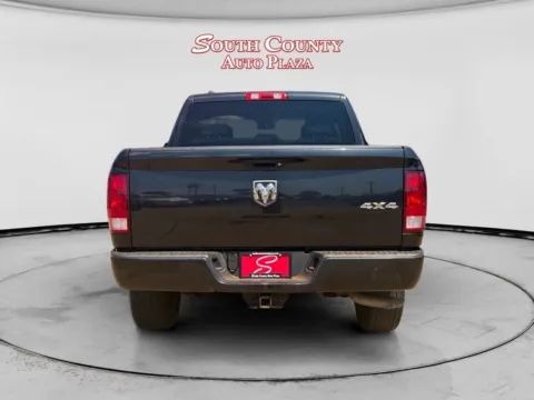 More photos of 2017 Ram 1500 Express Crew Cab 4x4 5'7" Box at South County Auto Plaza, MO