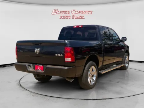 More photos of 2017 Ram 1500 Express Crew Cab 4x4 5'7" Box at South County Auto Plaza, MO