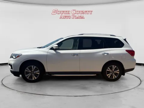 Photos of 2019 Nissan Pathfinder SL for sale in St. Louis, MO at South County Auto Plaza