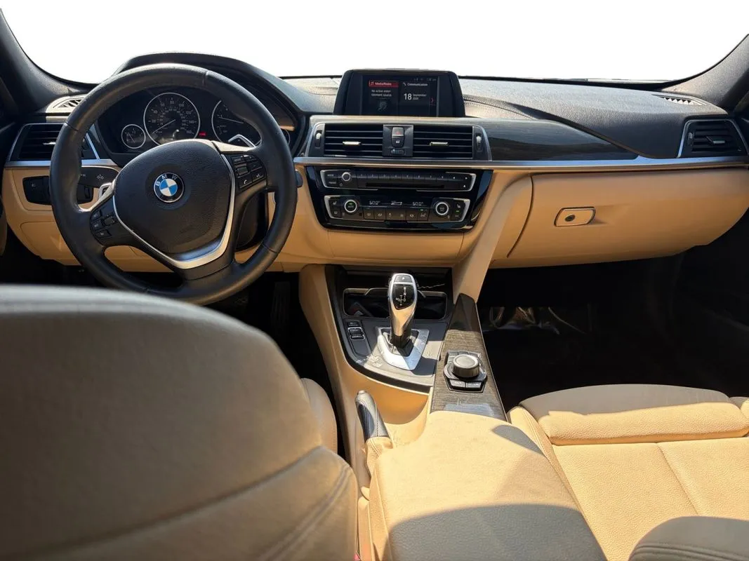 BMW 330i photo 14