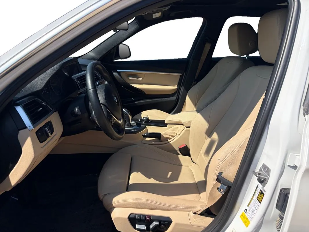 BMW 330i photo 10