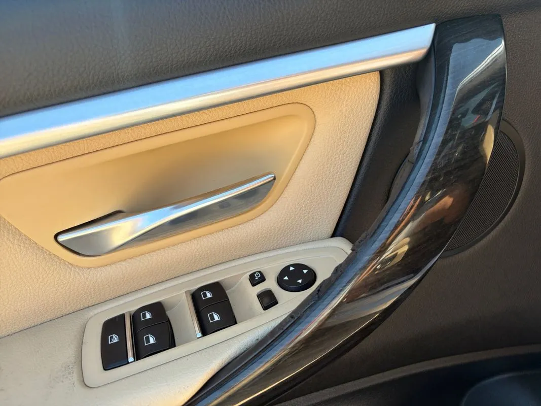 BMW 330i photo 16