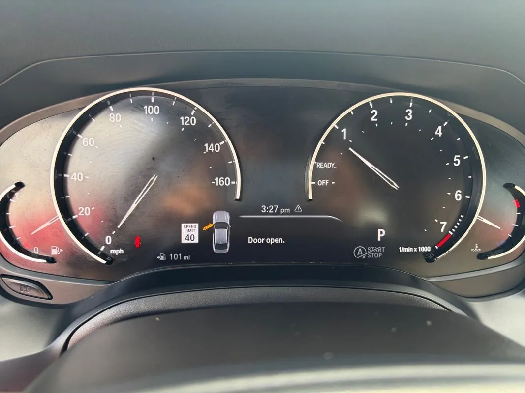 BMW 330i photo 16