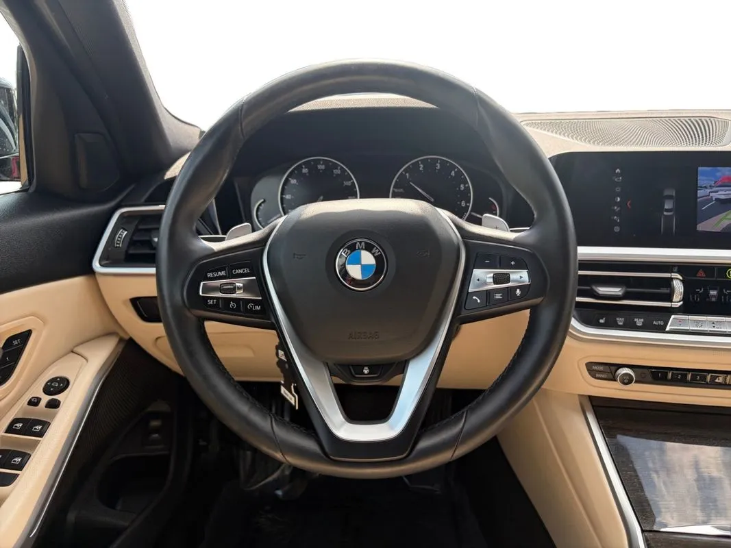 BMW 330i photo 11