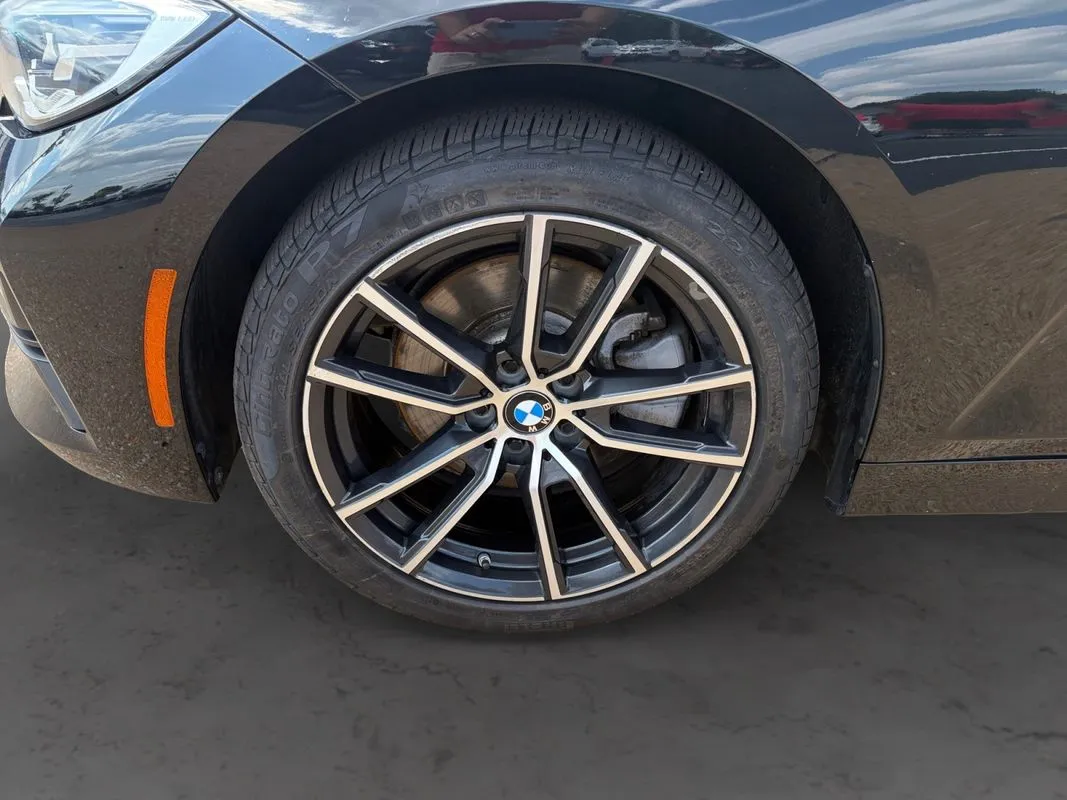 BMW 330i photo 9